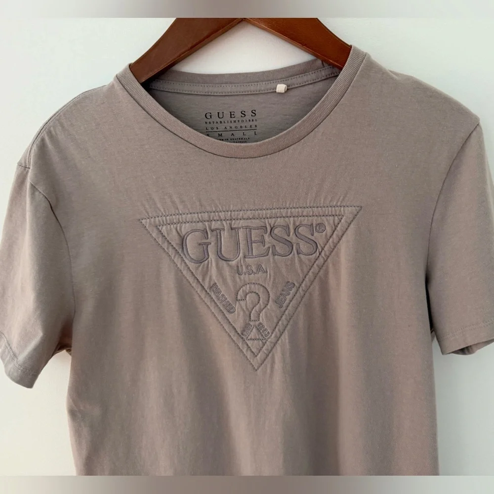 GUESS Logo Woman’s Top Tee Shirt Tan Beige Short Sleeve Tee  %100 Cotton  Size S